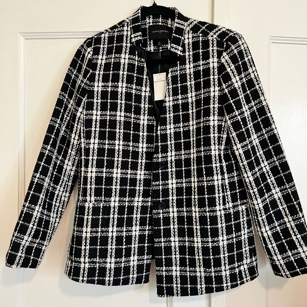 Black and White Banana Republic Plaid Blazer with Classic Silhouette
